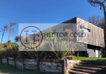 CASA CON PISCINA FRENTE AL MAR - LA FRONTERA PINAMAR NORTE -