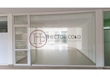 LOCAL COMERCIAL EN PRIMER PISO  (Codigo 214389)