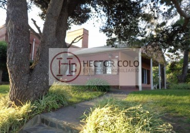 Casa en lote multifamiliar a 150 metros del Mar - Valeria del Mar ( Codigo 152922 )